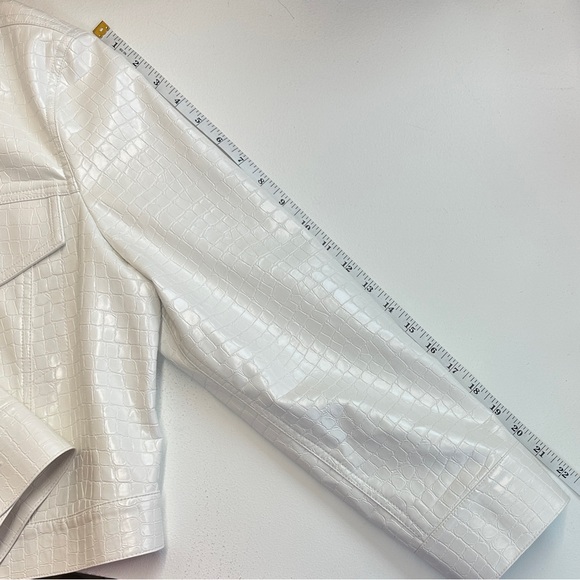 Alice + Olivia Chloe White Croc-Effect Faux Leather Crop Jacket Size XL NWT - Picture 14 of 16